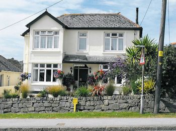 Pen Star House