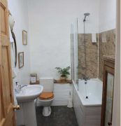  luxurious en-suite room at the hen house bed and breakfast